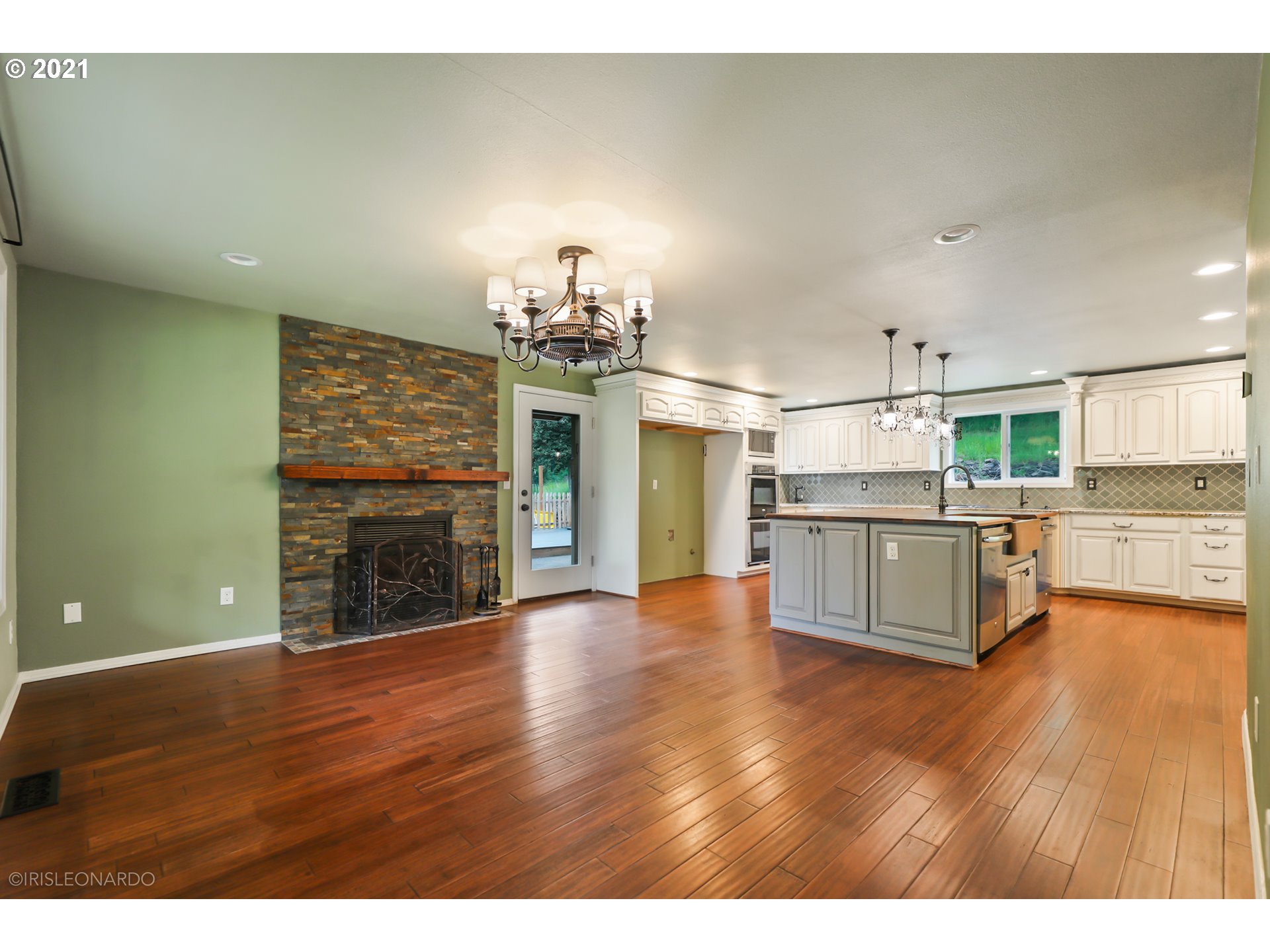 179 Derek Road Kelso, WA 98626 - Photo 2 of 31 Gallery Image 2