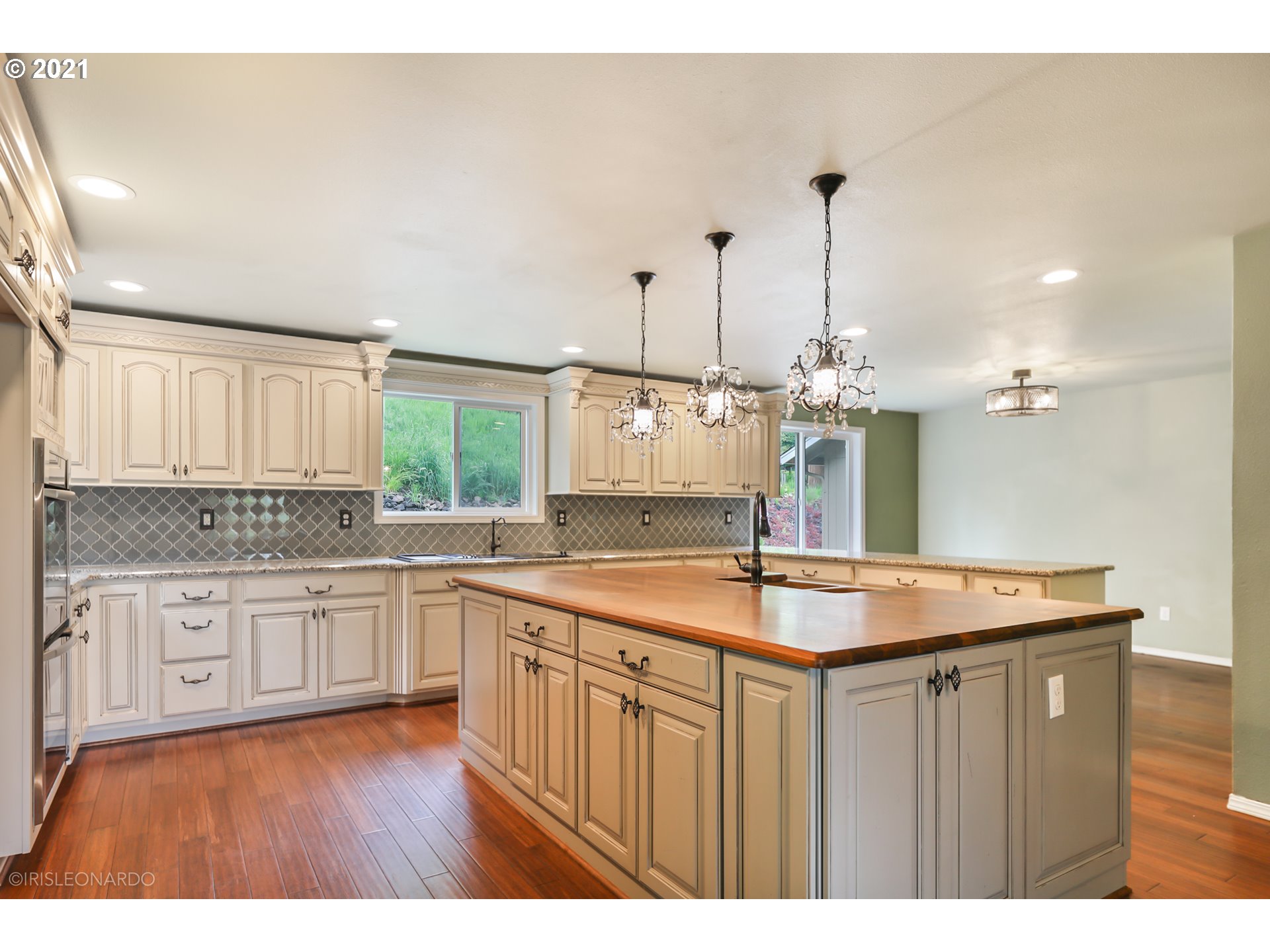 179 Derek Road Kelso, WA 98626 - Photo 3 of 31 Gallery Image 3