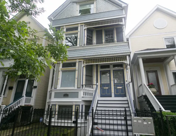 $5,600 | 1425 West Henderson Street, Unit 2, Chicago, IL 60657