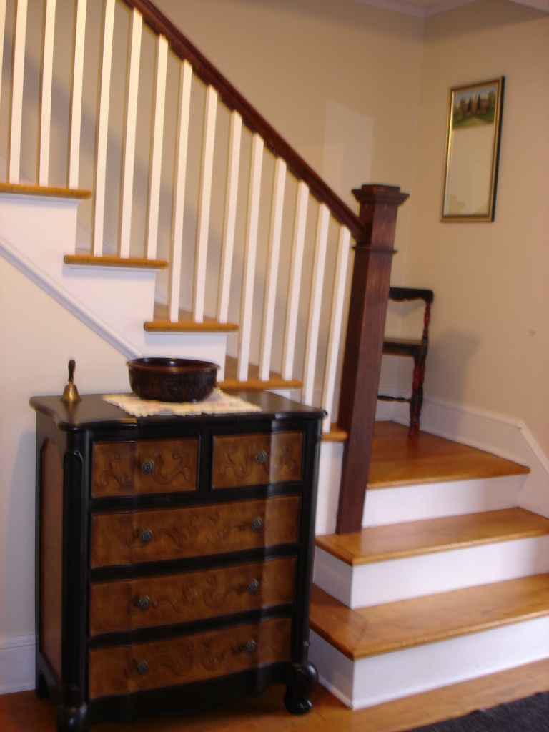 136 Holmes Road Pittsfield, MA 01201 - Photo 14 of 19 136 Foyer