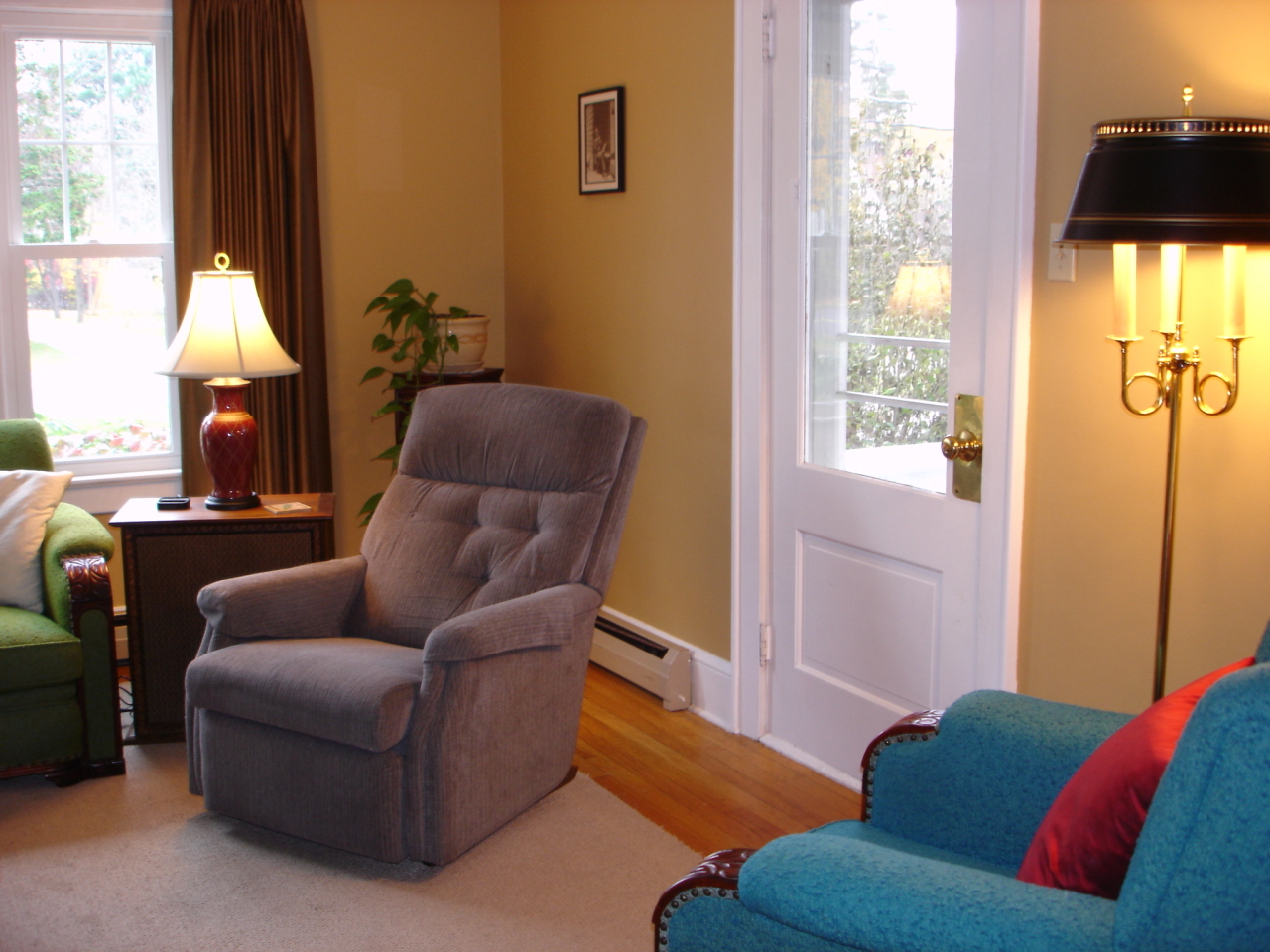136 Holmes Road Pittsfield, MA 01201 - Photo 18 of 19 136 Living Rm 3