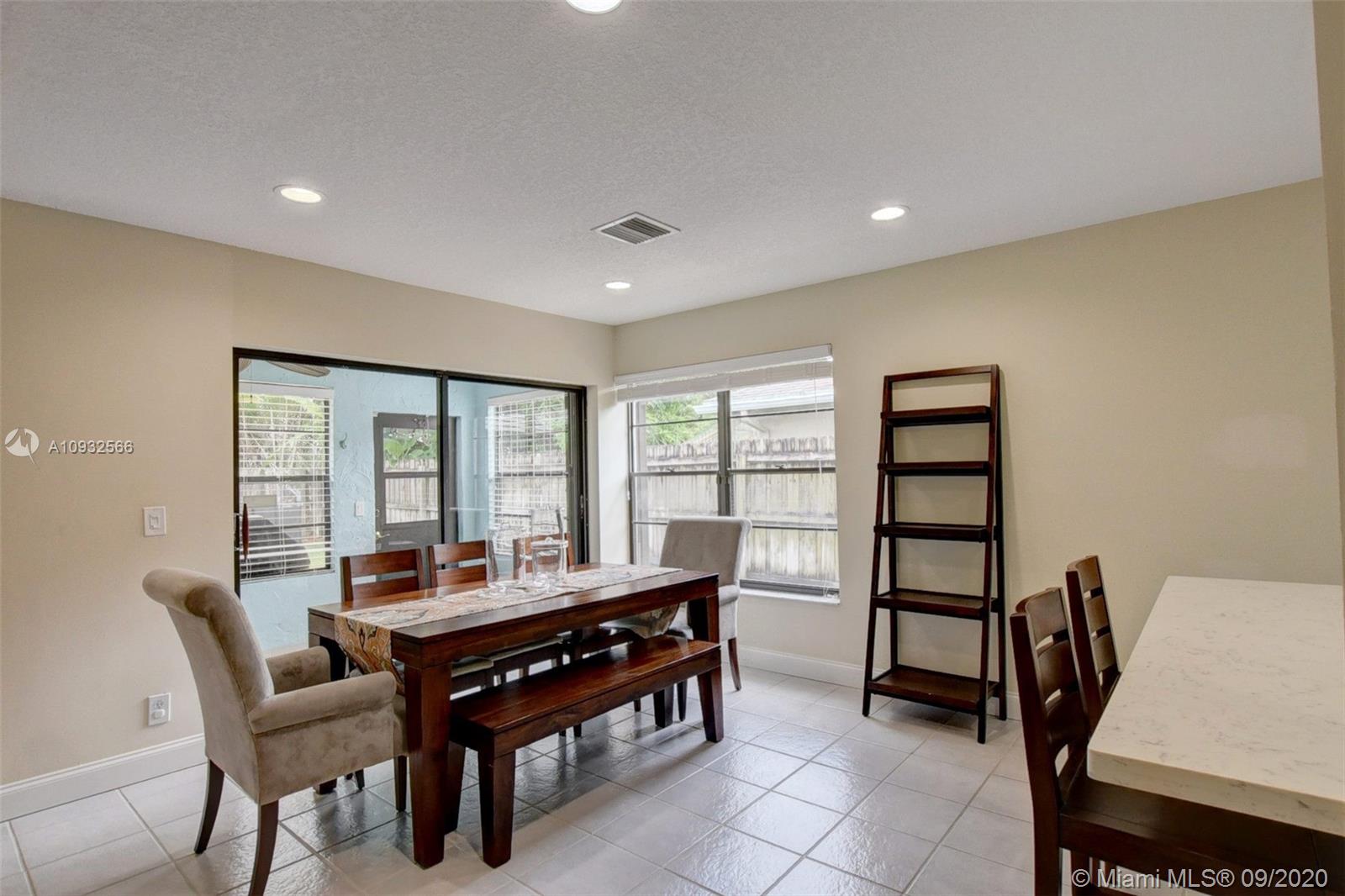 9853 Majorca Place Boca Raton, FL 33434 - Photo 11 of 41