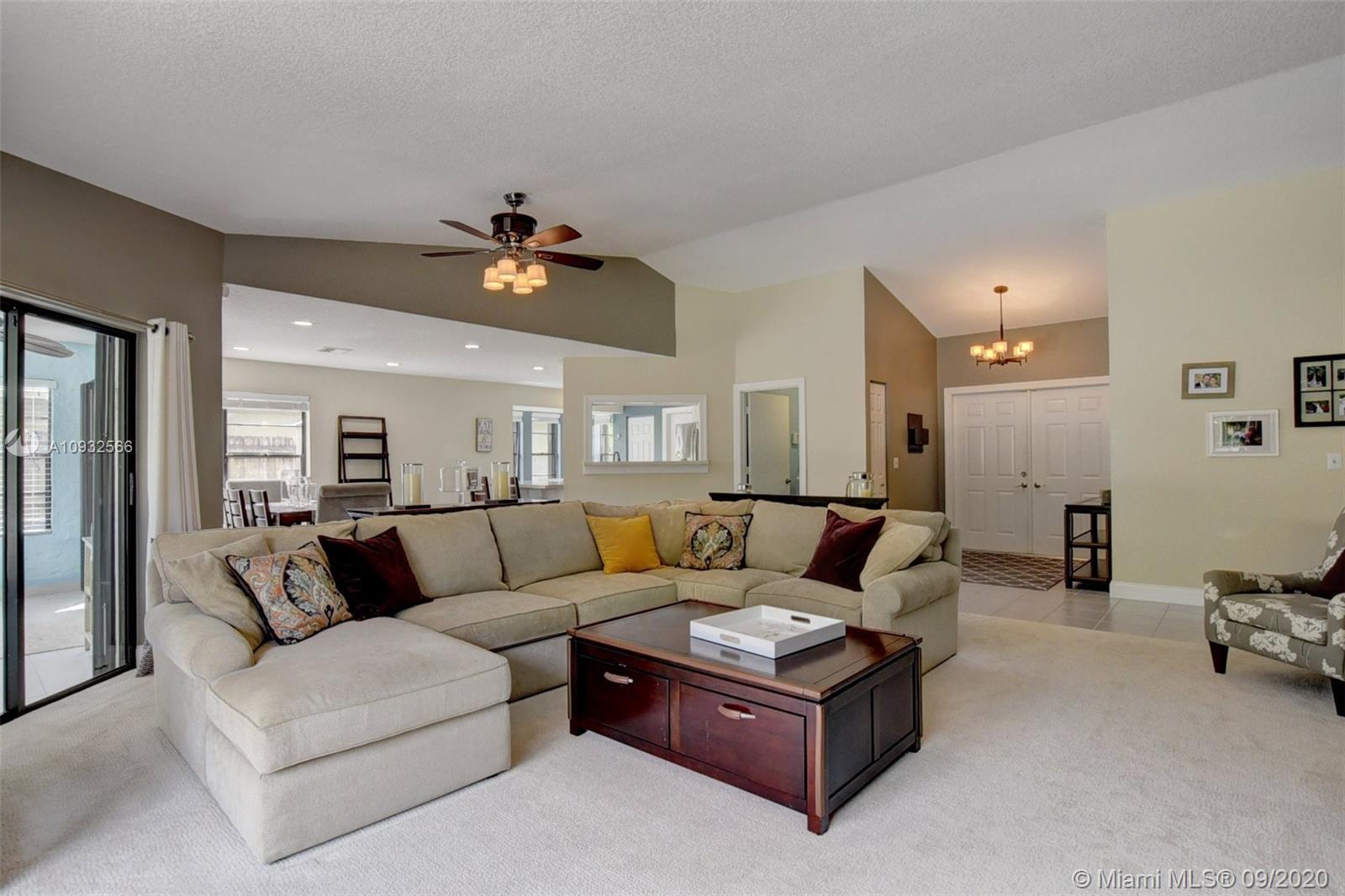 9853 Majorca Place Boca Raton, FL 33434 - Photo 14 of 41