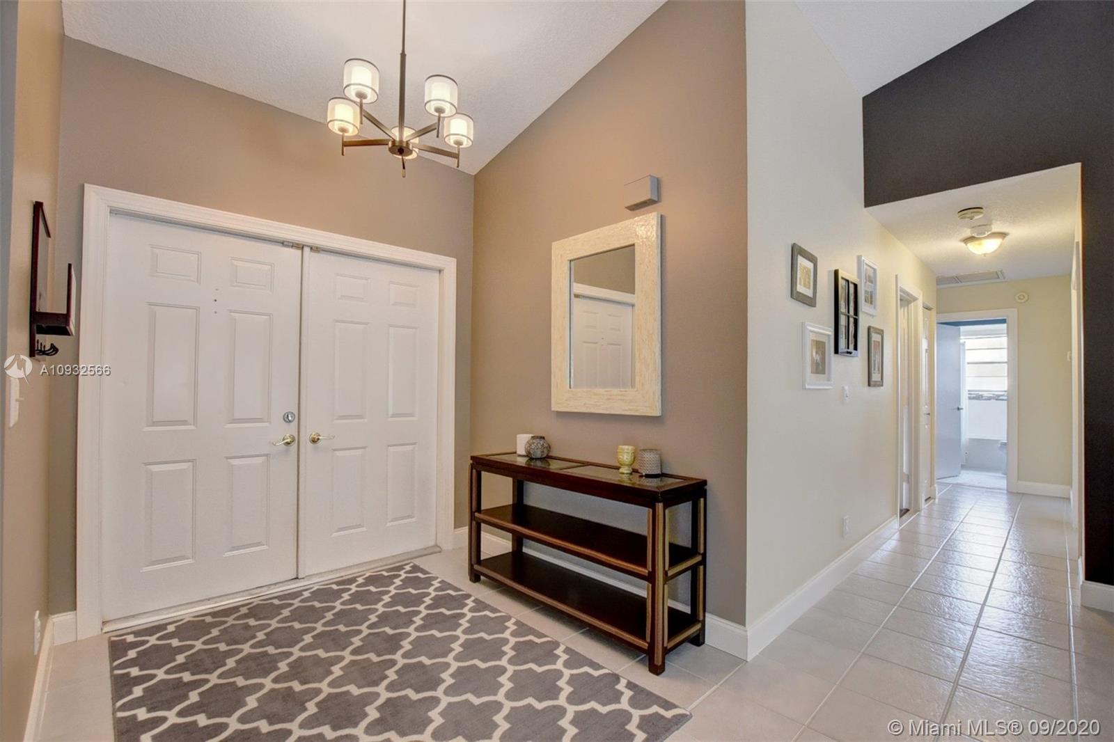 9853 Majorca Place Boca Raton, FL 33434 - Photo 5 of 41