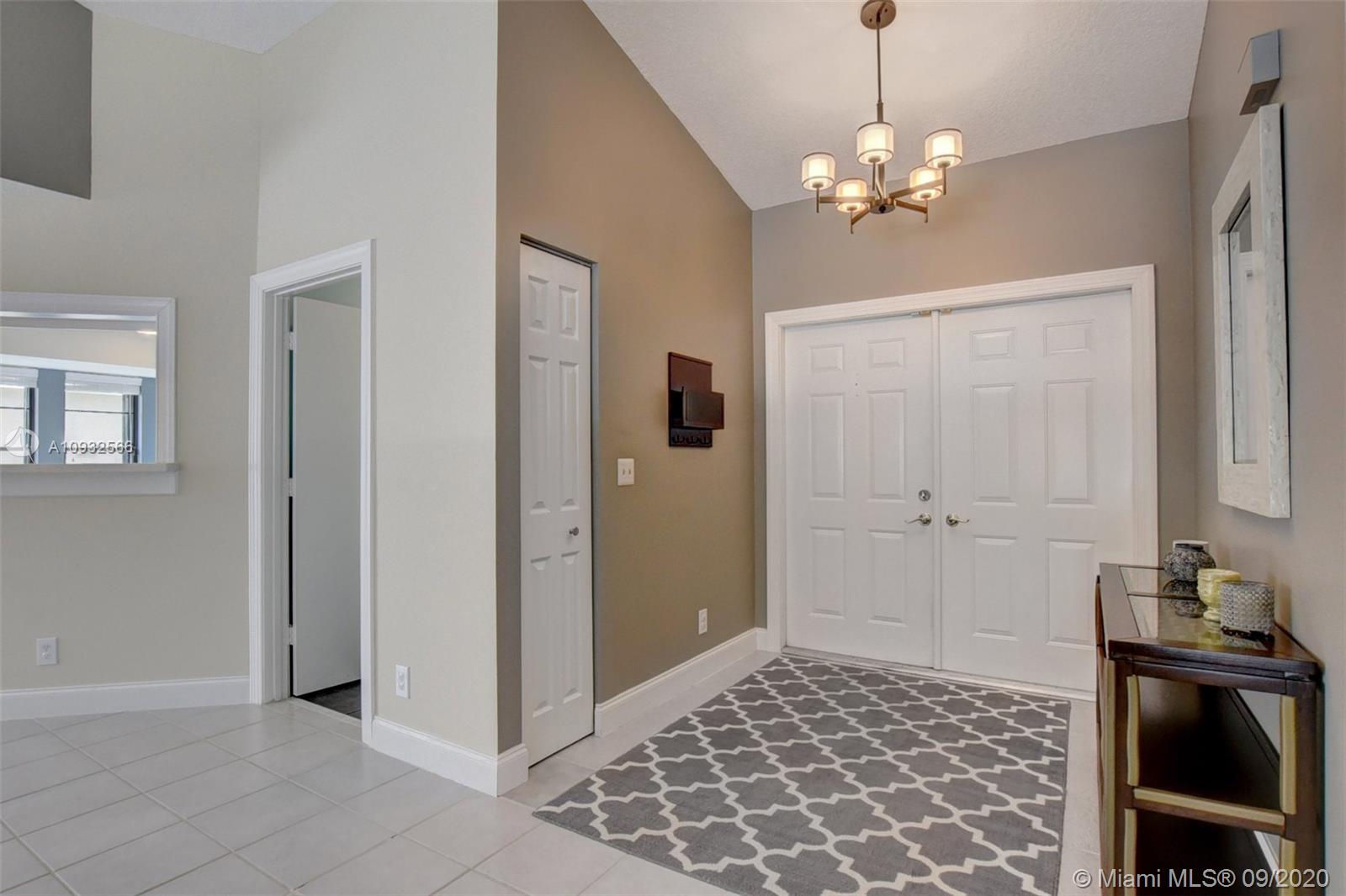 9853 Majorca Place Boca Raton, FL 33434 - Photo 6 of 41