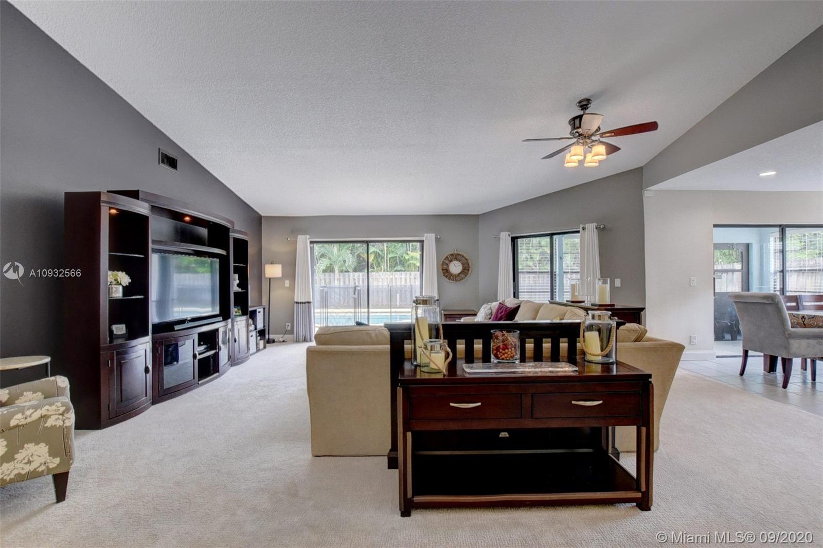 9853 Majorca Place Boca Raton, FL 33434 - Photo 7 of 41