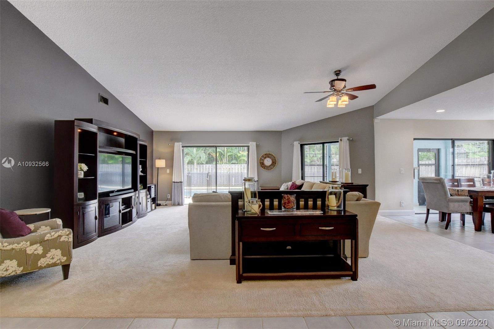 9853 Majorca Place Boca Raton, FL 33434 - Photo 8 of 41
