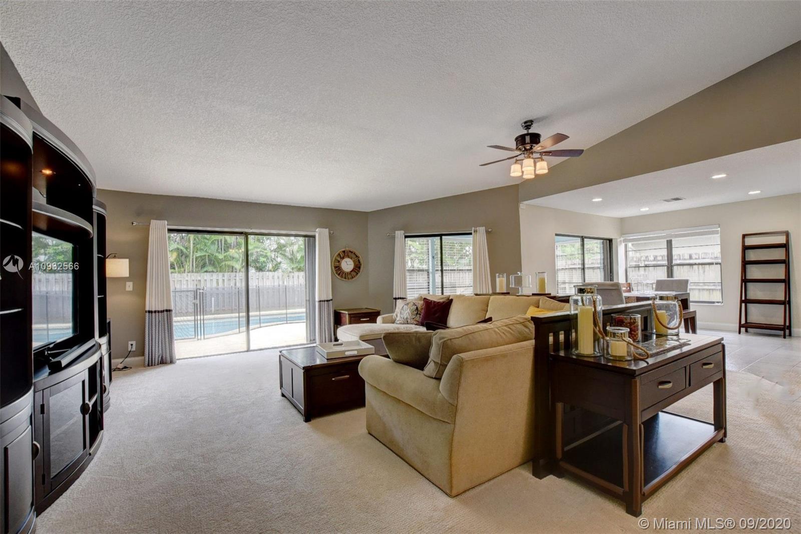 9853 Majorca Place Boca Raton, FL 33434 - Photo 10 of 41