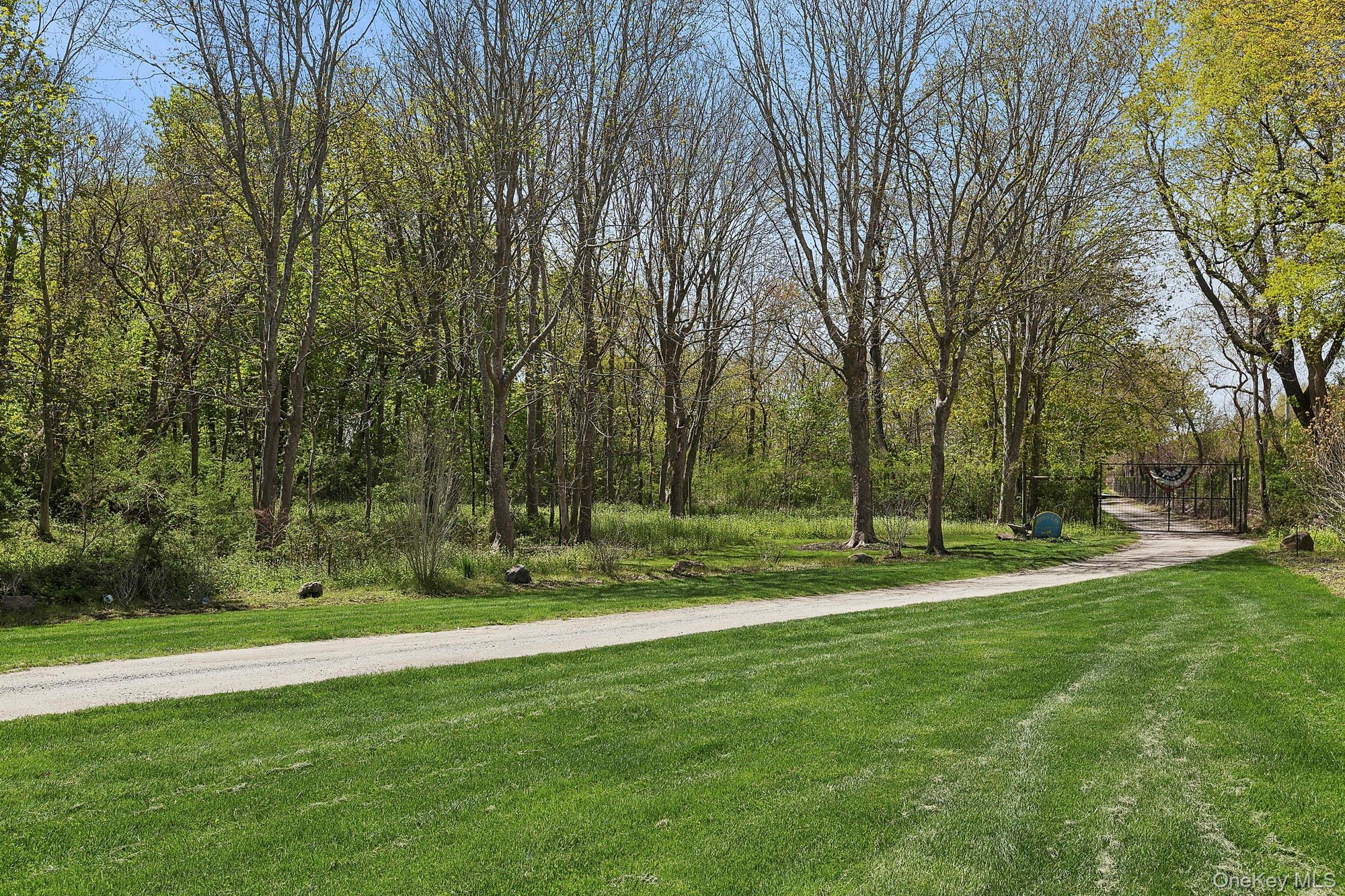 46975 Main Road Southold, NY 11971 - Photo 4 of 27