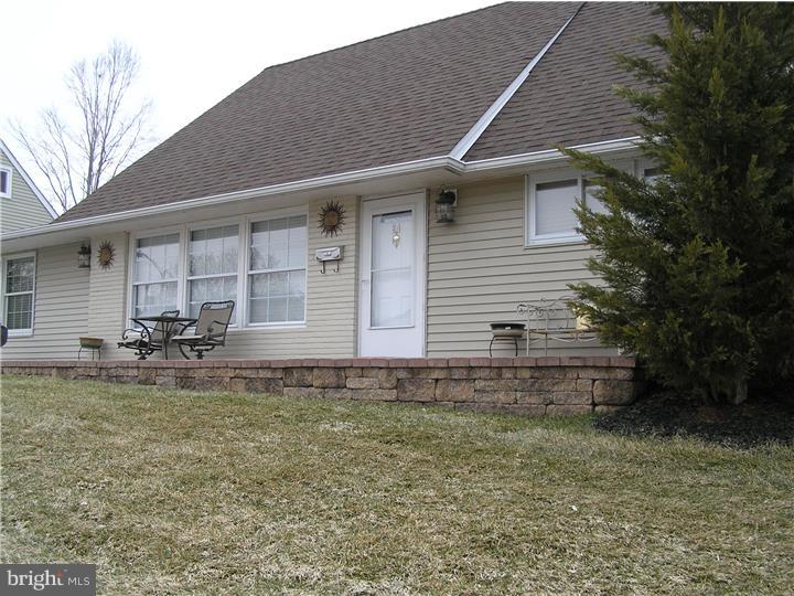 24 Hemlock Road Levittown, PA 19056 - Photo 1 of 24 Front Yard