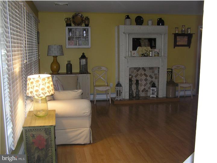 24 Hemlock Road Levittown, PA 19056 - Photo 2 of 24 Living Room