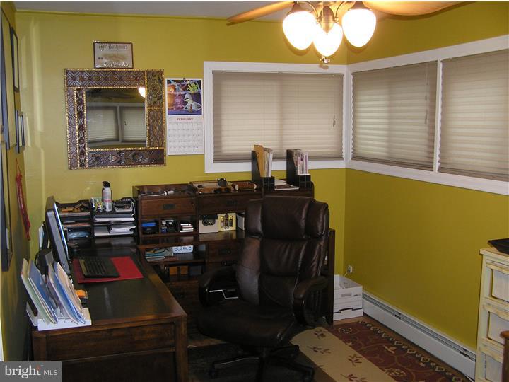 24 Hemlock Road Levittown, PA 19056 - Photo 13 of 24 Office / Study