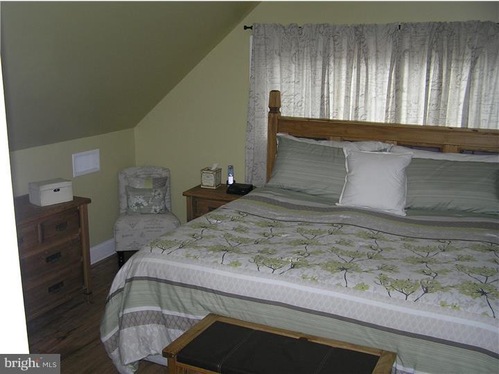 24 Hemlock Road Levittown, PA 19056 - Photo 15 of 24 Bedroom - Main
