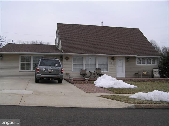 24 Hemlock Road Levittown, PA 19056 - Photo 21 of 24 Exterior Front