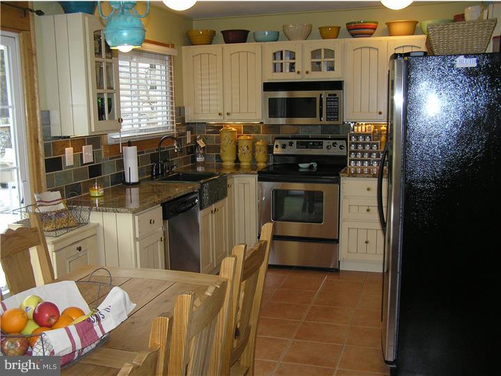 24 Hemlock Road Levittown, PA 19056 - Photo 5 of 24 Kitchen