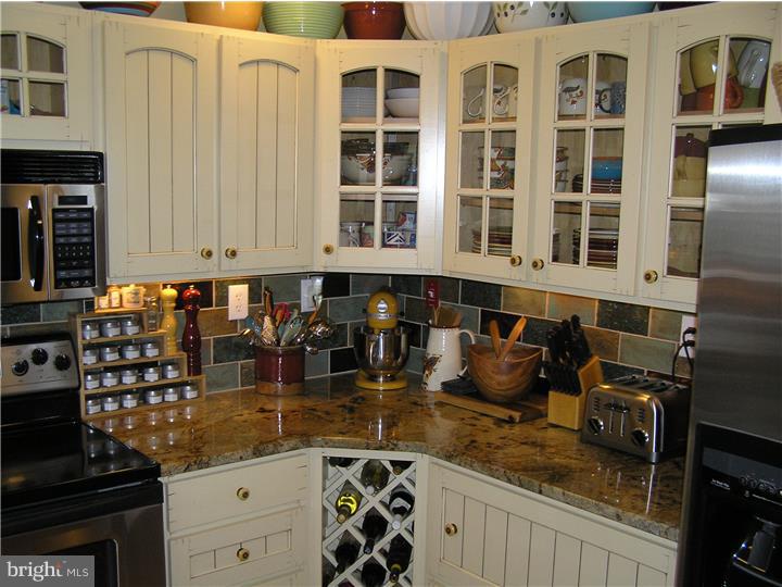 24 Hemlock Road Levittown, PA 19056 - Photo 7 of 24 Kitchen