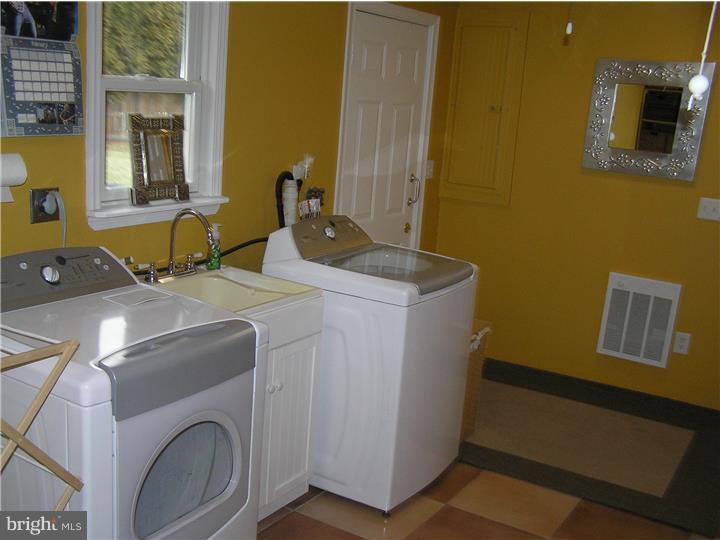 24 Hemlock Road Levittown, PA 19056 - Photo 9 of 24 Laundry Room