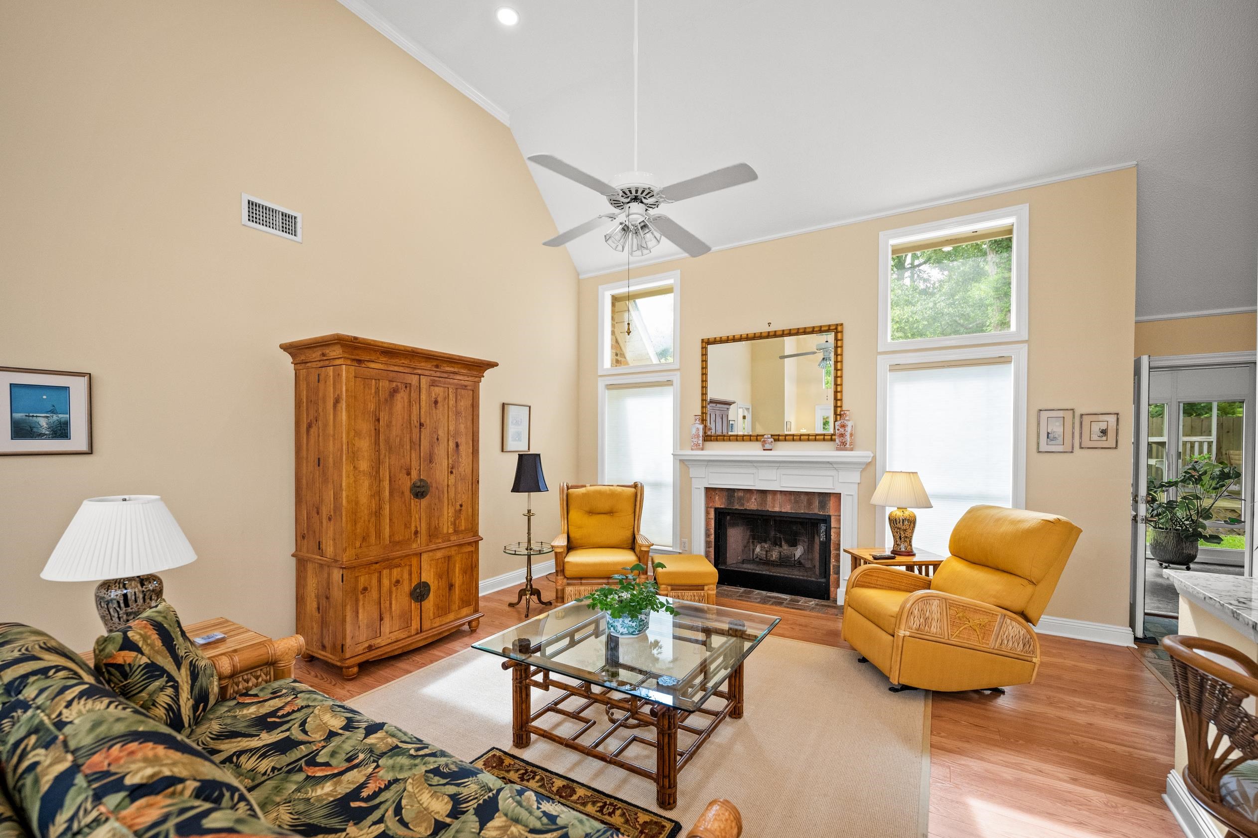 68 Paddock Drive Fairhope, AL 36532 - Photo 18 of 39 Living Room