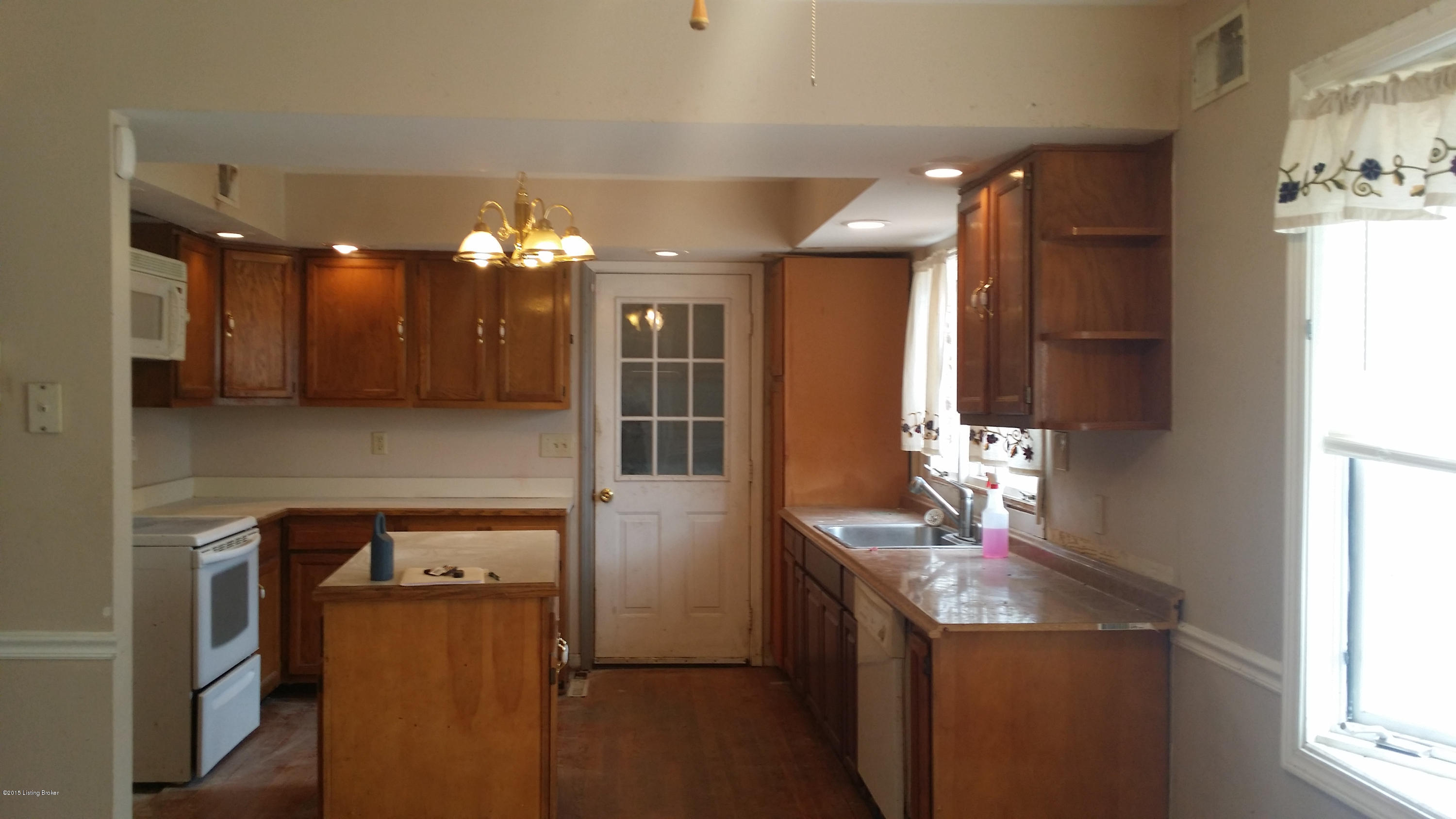 13800 Medora Road Louisville, KY 40272 - Photo 4 of 13 20150202_121630