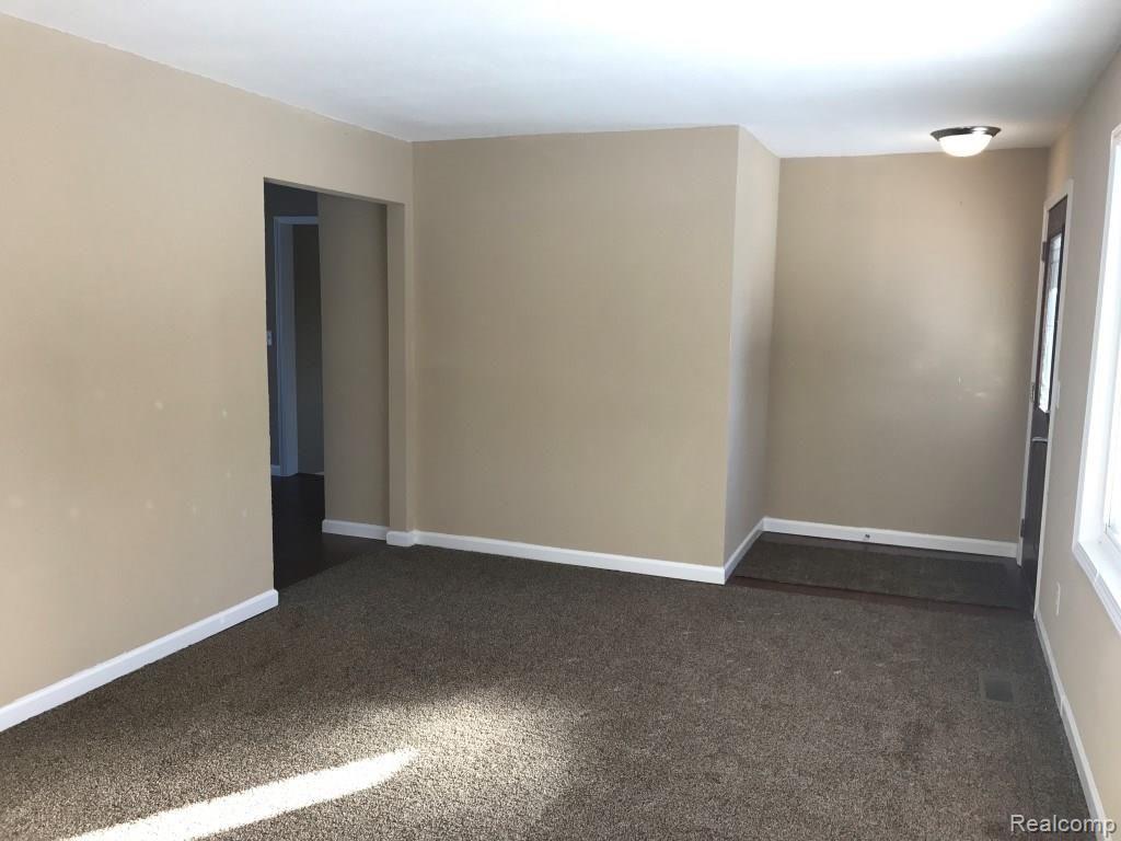 8651 Pingree Road Pinckney, MI 48169 - Photo 10 of 33 Living room