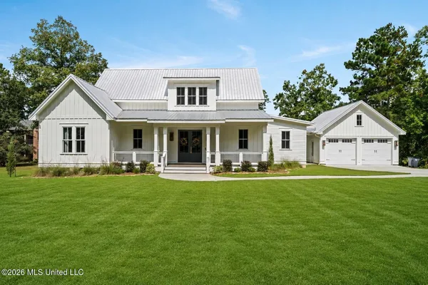 $1,079,900 | 16 Bent Pebble Point, Lumberton, MS 39455