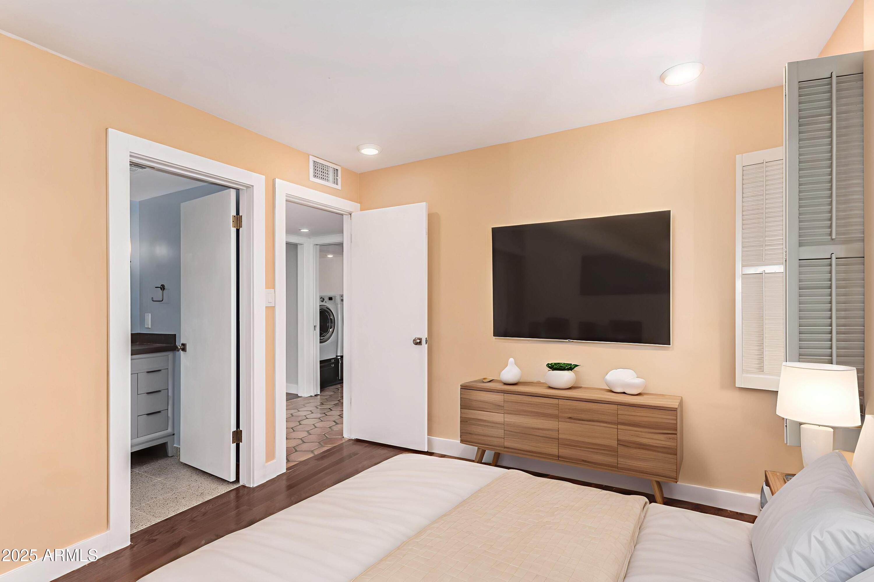 6022 North 10th Way Phoenix, AZ 85014 - Photo 25 of 40 a living room with flat screen tv and a couch