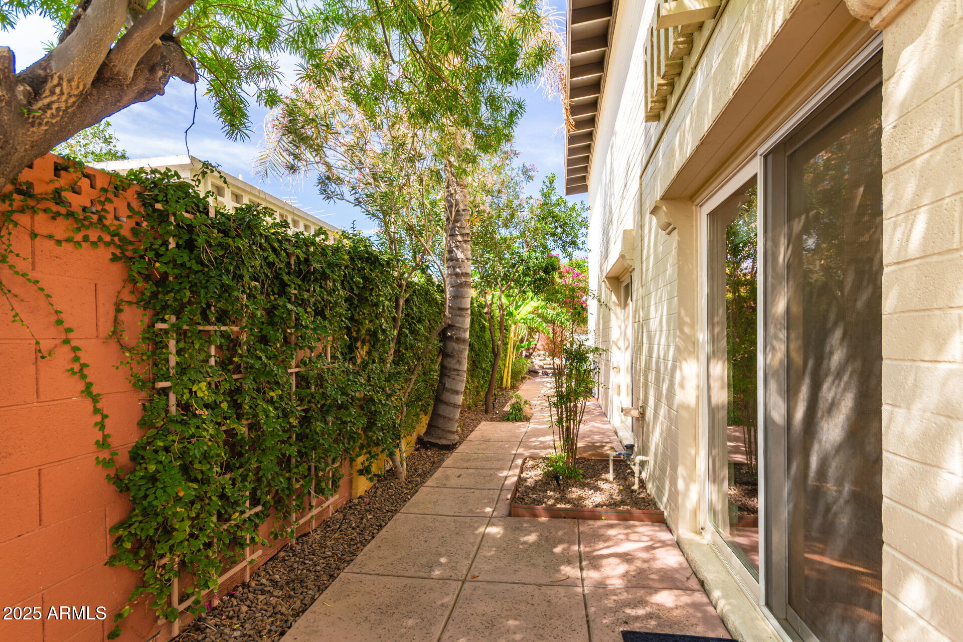 6022 North 10th Way Phoenix, AZ 85014 - Photo 36 of 40 a view of a back yard of the house