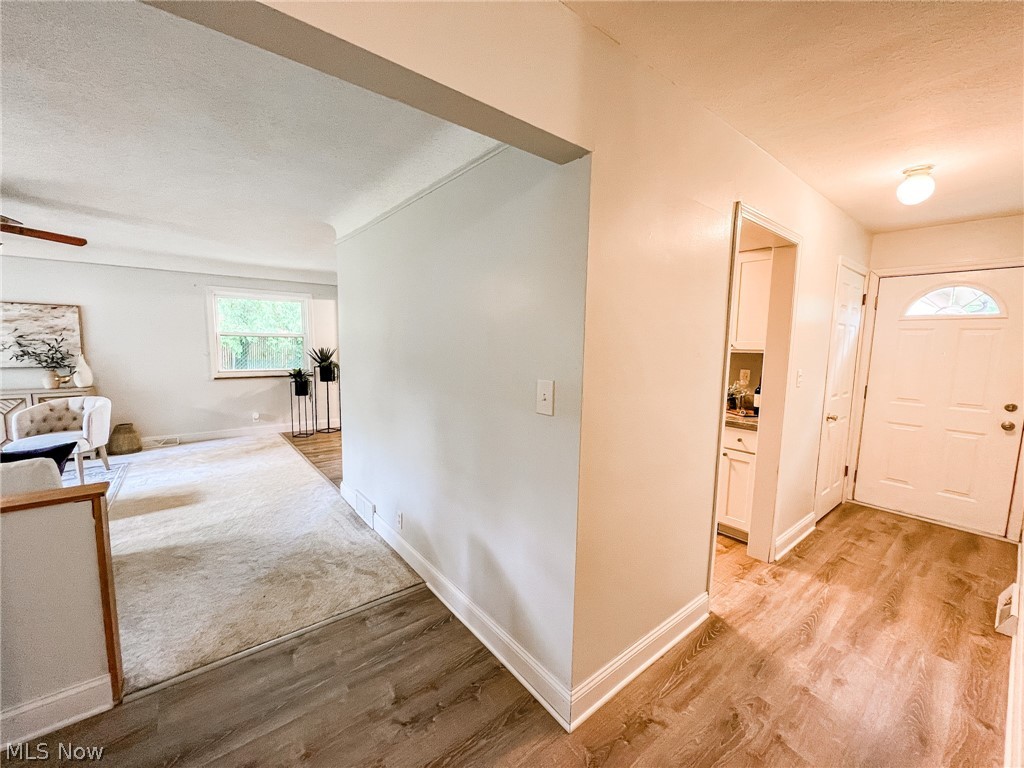 7860 Hoertz Road Cleveland, OH 44134 - Photo 11 of 35