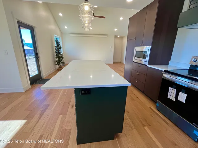 $699,900 | 137 Little Greys Loop, Etna, WY 83118