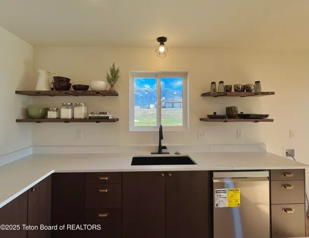 $699,900 | 137 Little Greys Loop, Etna, WY 83118