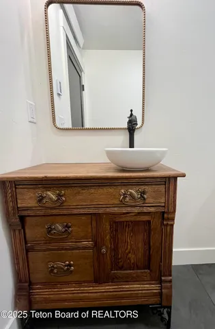 $699,900 | 137 Little Greys Loop, Etna, WY 83118