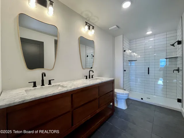 $699,900 | 137 Little Greys Loop, Etna, WY 83118