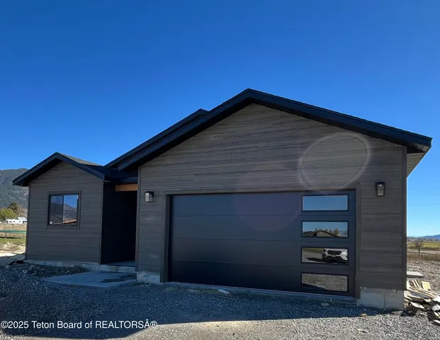 $699,900 | 137 Little Greys Loop, Etna, WY 83118