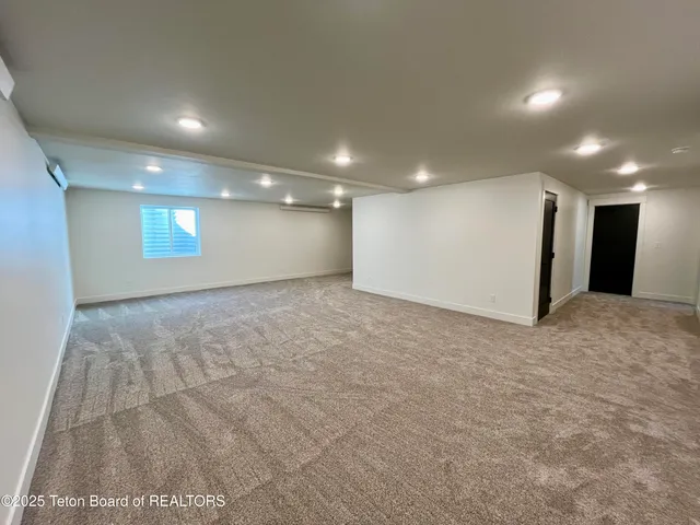 $699,900 | 137 Little Greys Loop, Etna, WY 83118