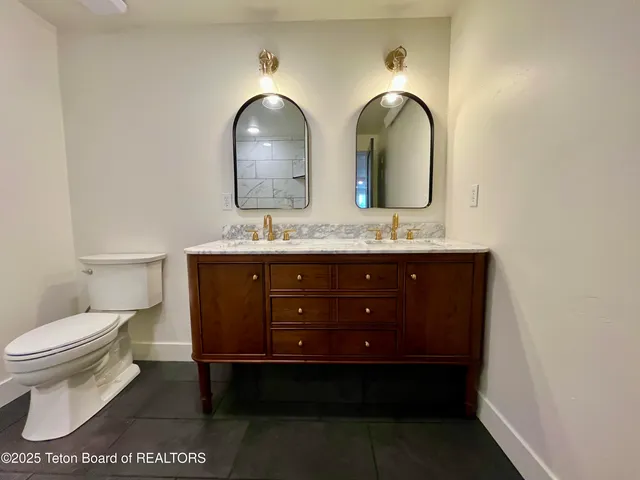 $699,900 | 137 Little Greys Loop, Etna, WY 83118