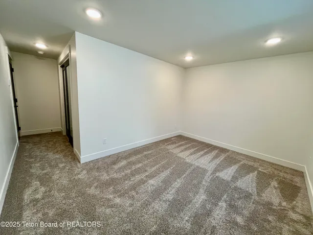 $699,900 | 137 Little Greys Loop, Etna, WY 83118