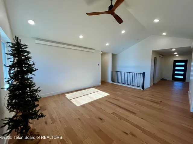 $699,900 | 137 Little Greys Loop, Etna, WY 83118