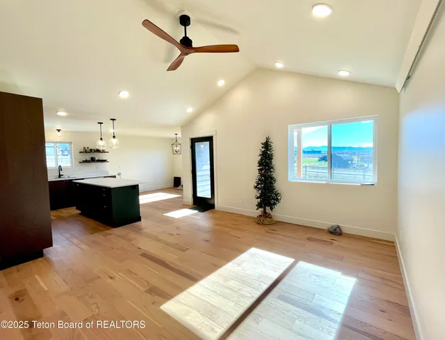 $699,900 | 137 Little Greys Loop, Etna, WY 83118