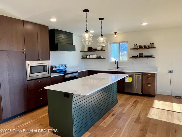 $699,900 | 137 Little Greys Loop, Etna, WY 83118