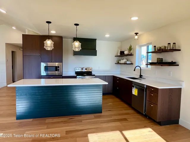 $699,900 | 137 Little Greys Loop, Etna, WY 83118