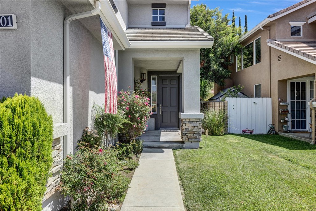 20001 Franks Way Saugus, CA 91350 - Photo 4 of 56