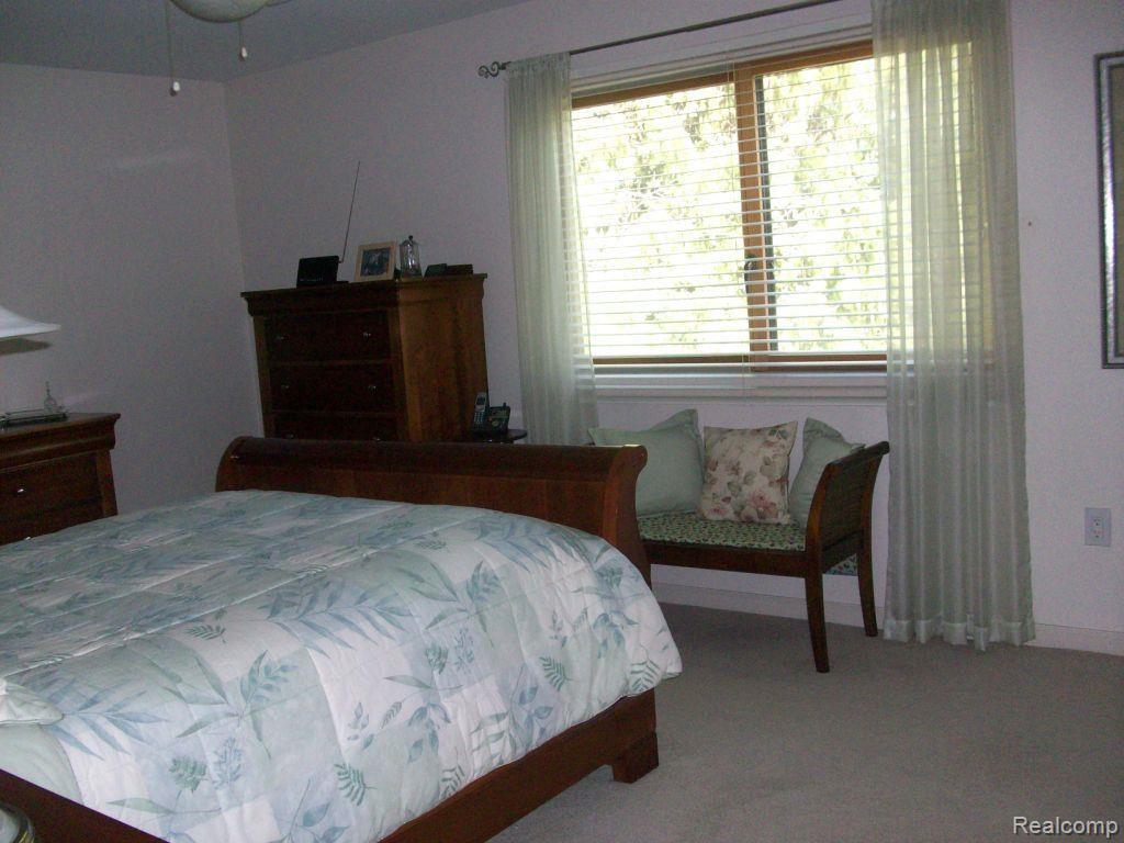 679 Baker Street Rochester, MI 48307 - Photo 11 of 13 Master BR