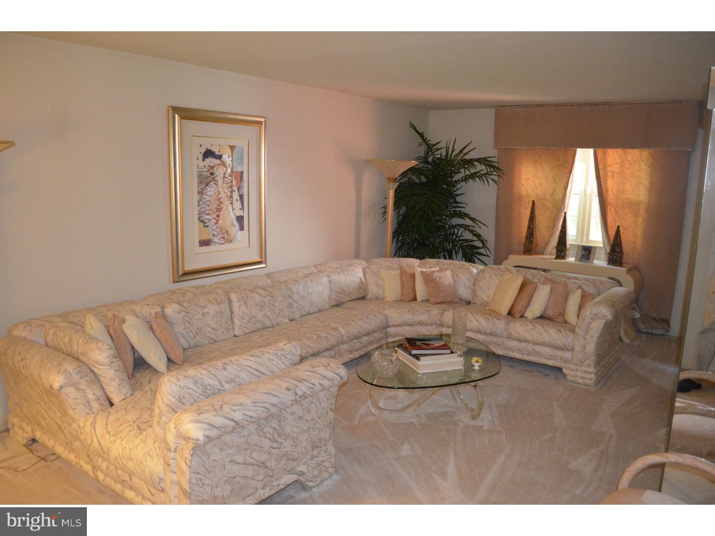 20 Seven Oaks Lane Ewing, NJ 08628 - Photo 5 of 15 Living Room