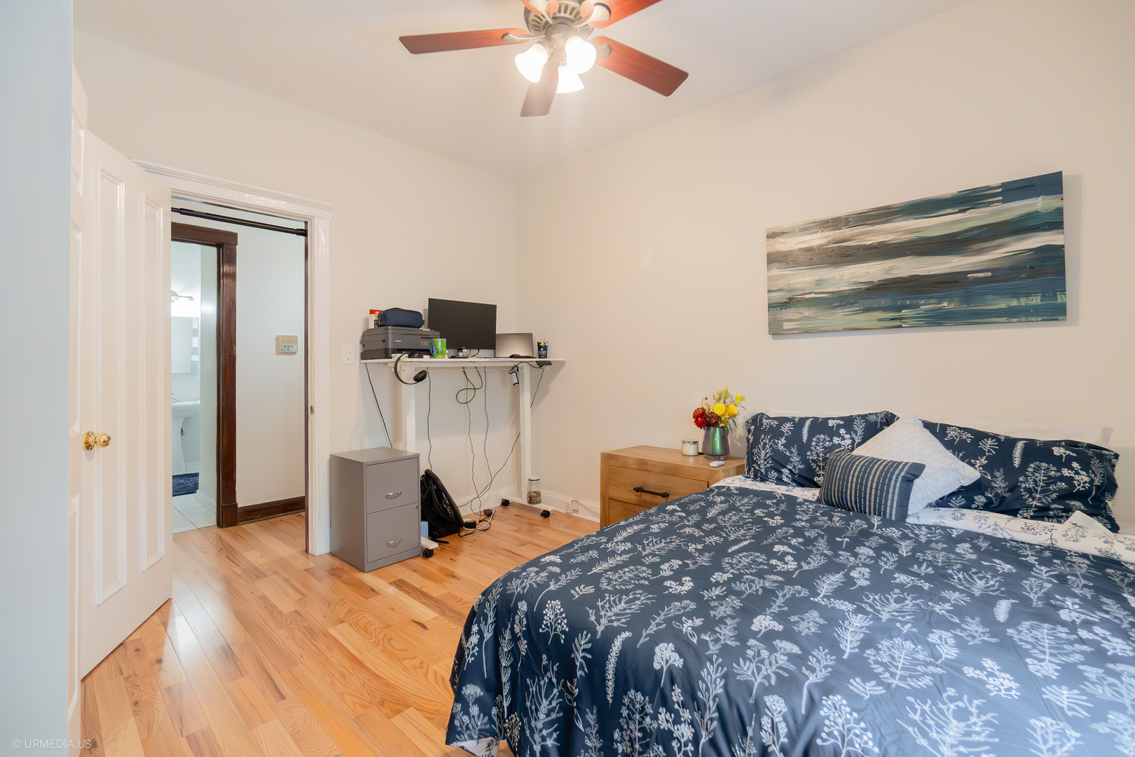 728 West Sheridan Road, Unit 1S Chicago, IL 60613 - Photo 13 of 19 a bedroom with a bed and ceiling fan