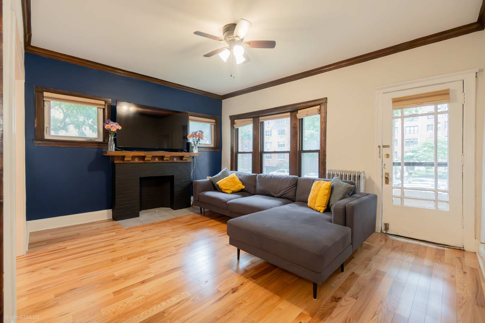 728 West Sheridan Road, Unit 1S Chicago, IL 60613 - Photo 5 of 19 a living room with furniture a fireplace and a flat screen tv