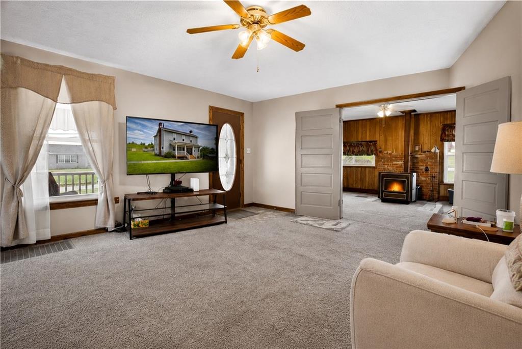 6 Dry Ridge Road West Alexander, PA 15376 - Photo 2 of 32 Living room 19x15