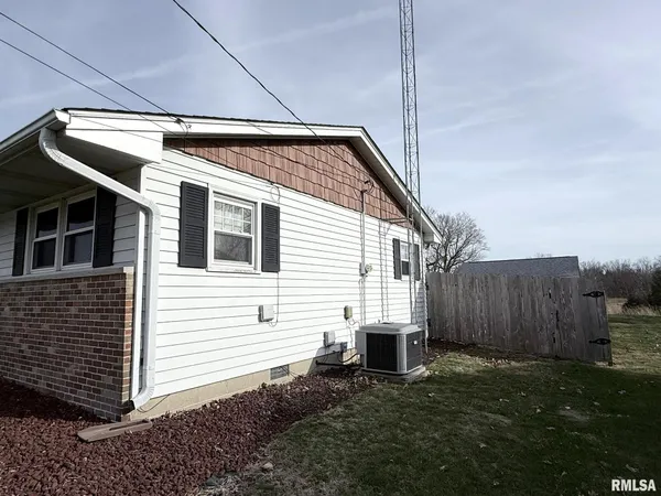 $200,000 | 128 Lakeland Drive, Galesburg, IL 61401