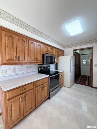 $200,000 | 128 Lakeland Drive, Galesburg, IL 61401