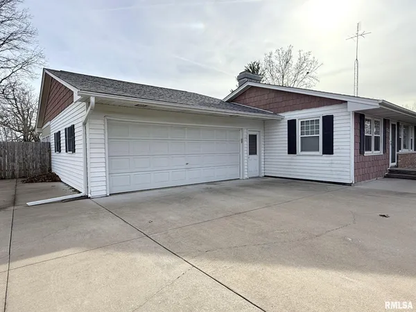$200,000 | 128 Lakeland Drive, Galesburg, IL 61401