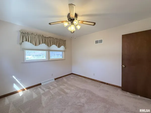 $200,000 | 128 Lakeland Drive, Galesburg, IL 61401